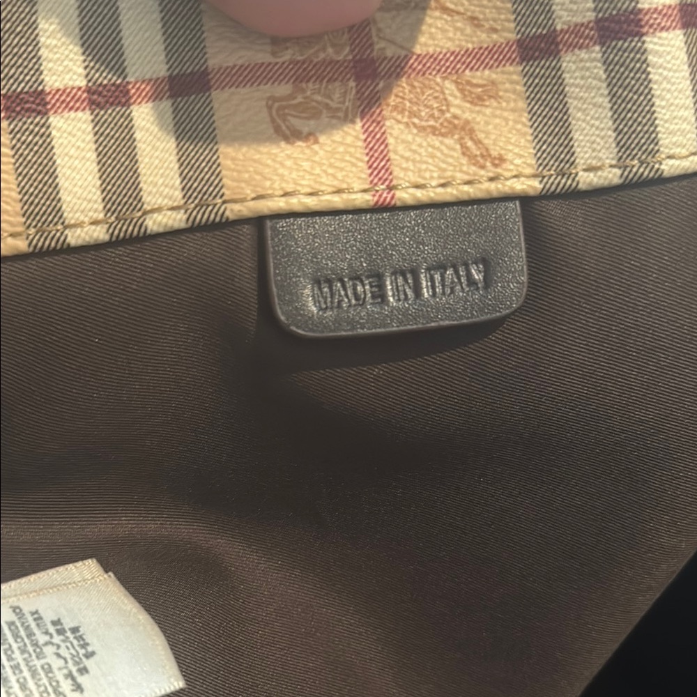 Burberry Cream and Black Tote Bag with Iconic Design - Picture 3 of 10